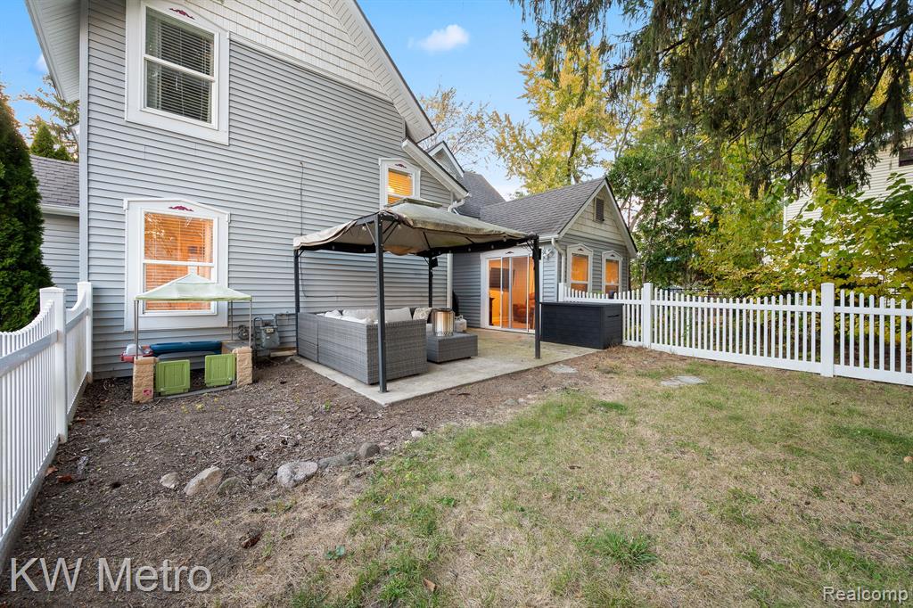 735 E HURON Street, Milford, MI 48381 — Photo 30