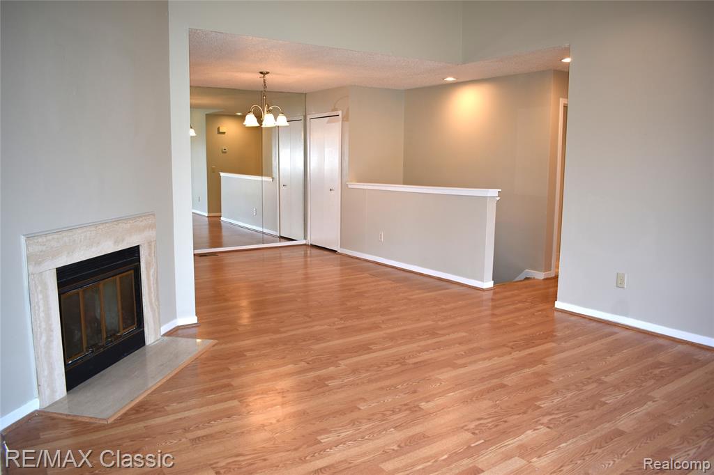 7901 Lawrence, West Bloomfield, MI — Photo 11