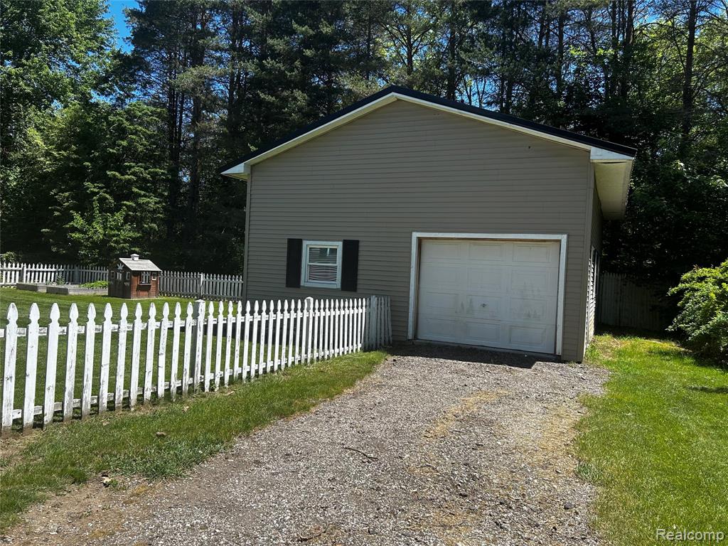 5440 Deland Road, Flushing, MI 48433 — Photo 25