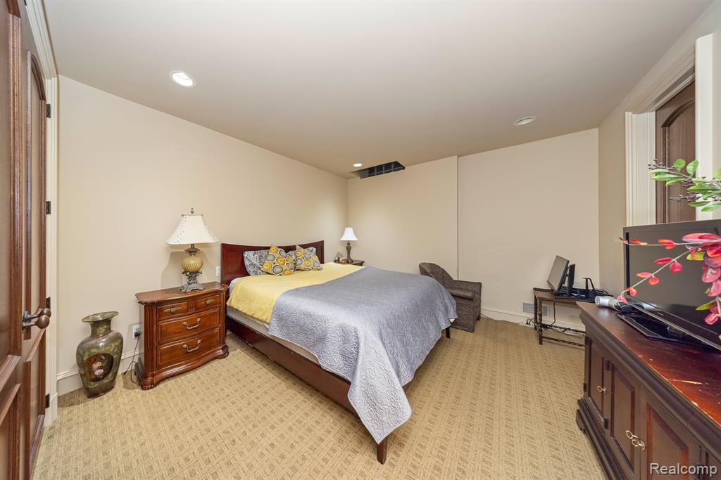4326 COMMERCE Road, Orchard Lake Village, MI 48324 — Photo 46