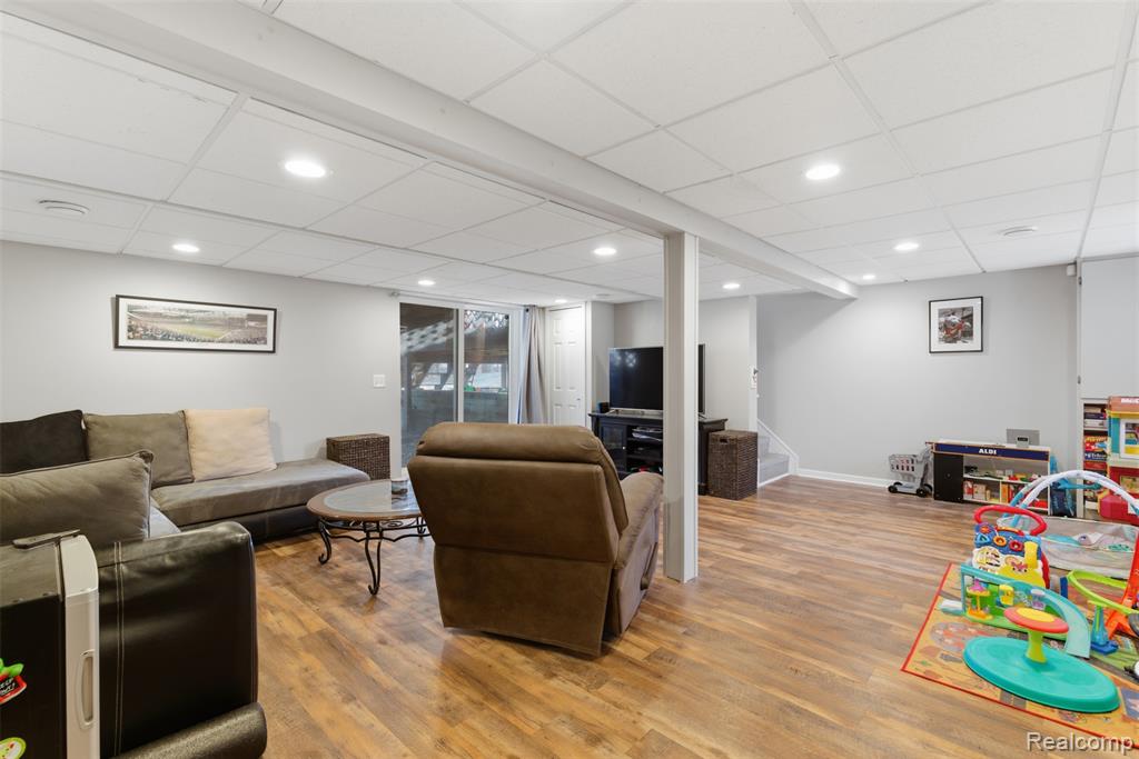 4051 Lake Front Street, Waterford, MI 48328 — Photo 25