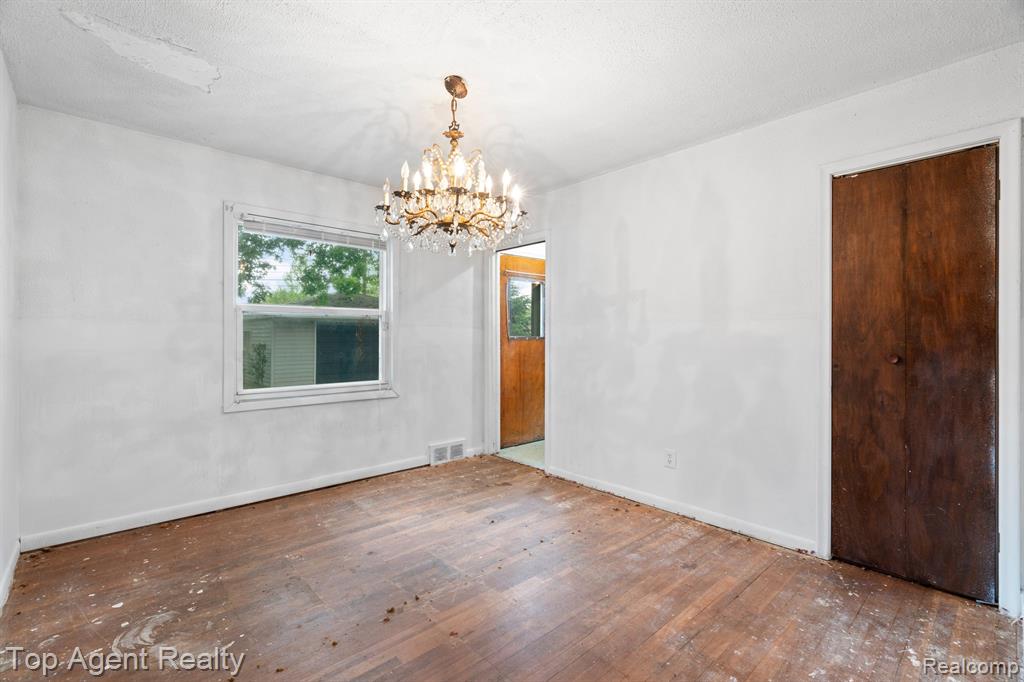 9319 MERRIMAN Road, Livonia, MI 48150 — Photo 12
