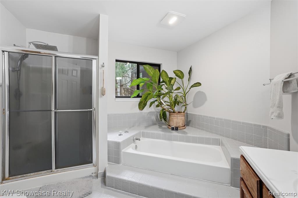 4145 Cumberland Ct, Commerce Twp, MI 48390 — Photo 25