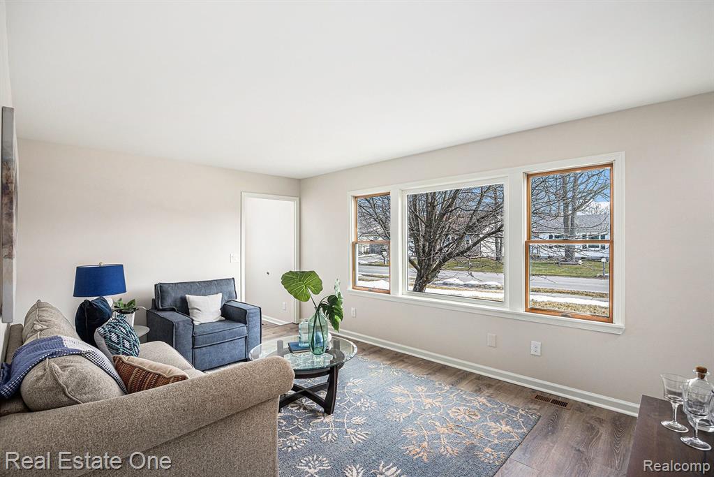 990 GREENWOOD Street, Marysville, MI 48040 — Photo 5