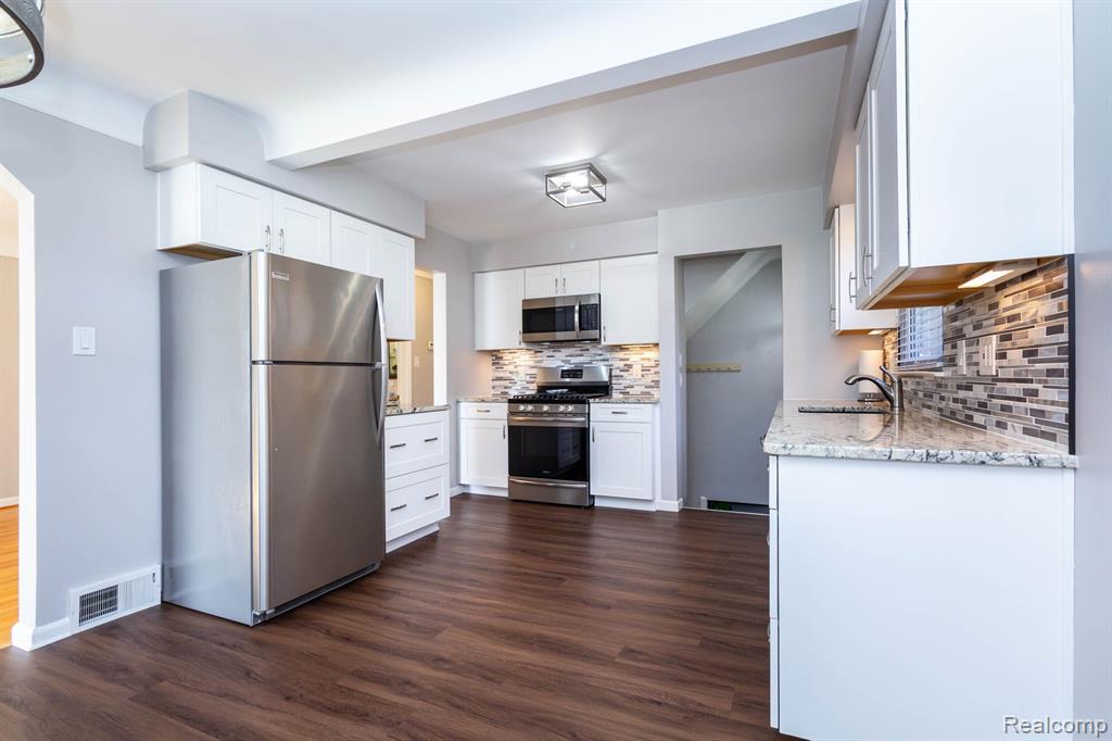 9648 STERLING Avenue, Allen Park, MI 48101 — Photo 10