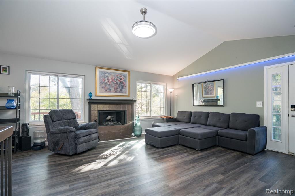585 Winwood Circle, Walled Lake, MI 48390 — Photo 10