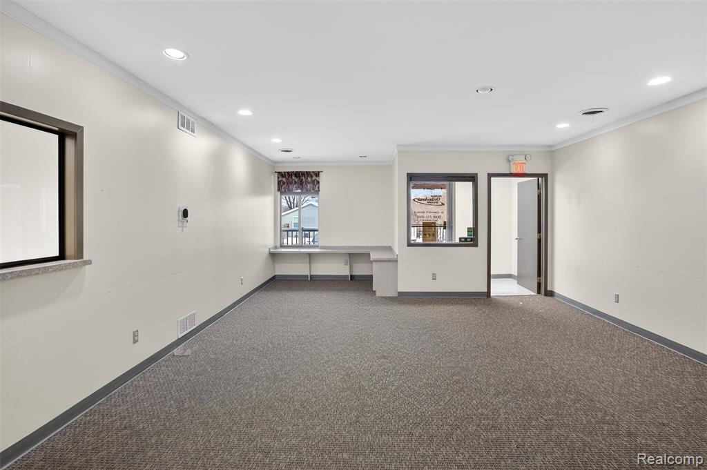 10683 S SAGINAW Street, Grand Blanc, MI 48439 — Photo 5