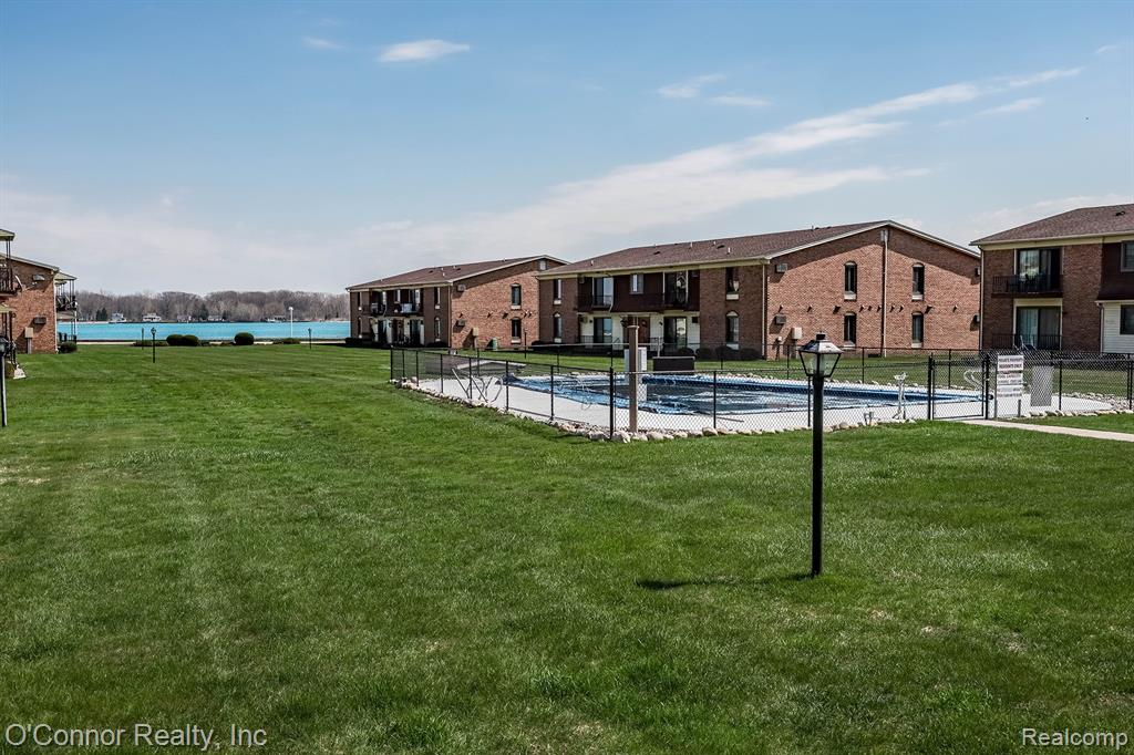 1900 River Road, E 2, Marysville, MI 48040 — Photo 8