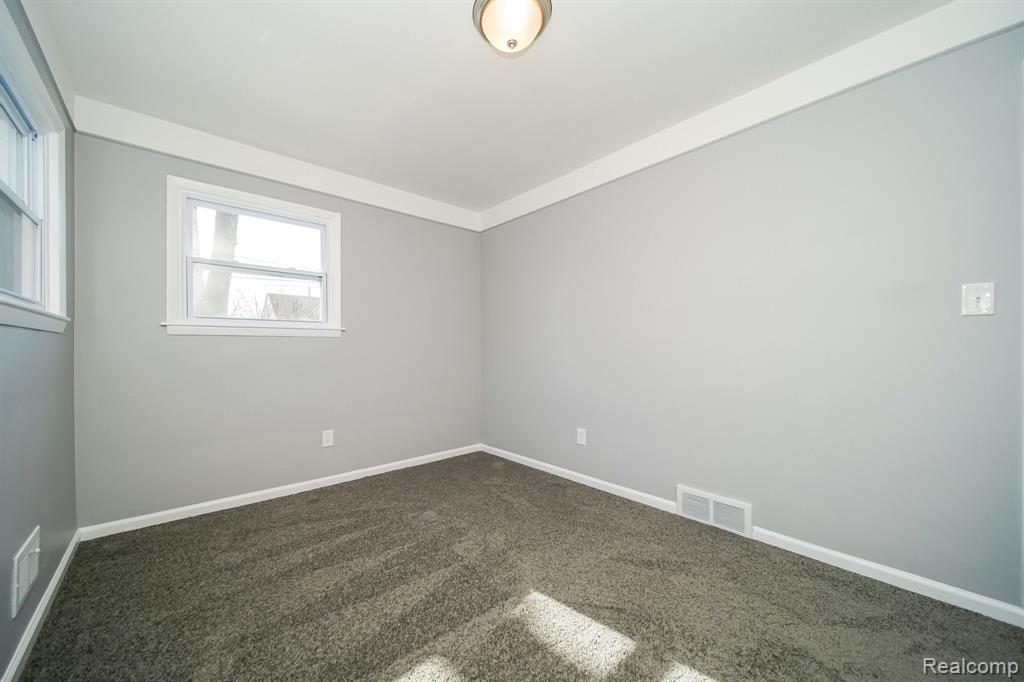 927 CLEOPHUS Parkway, Lincoln Park, MI 48146 — Photo 40