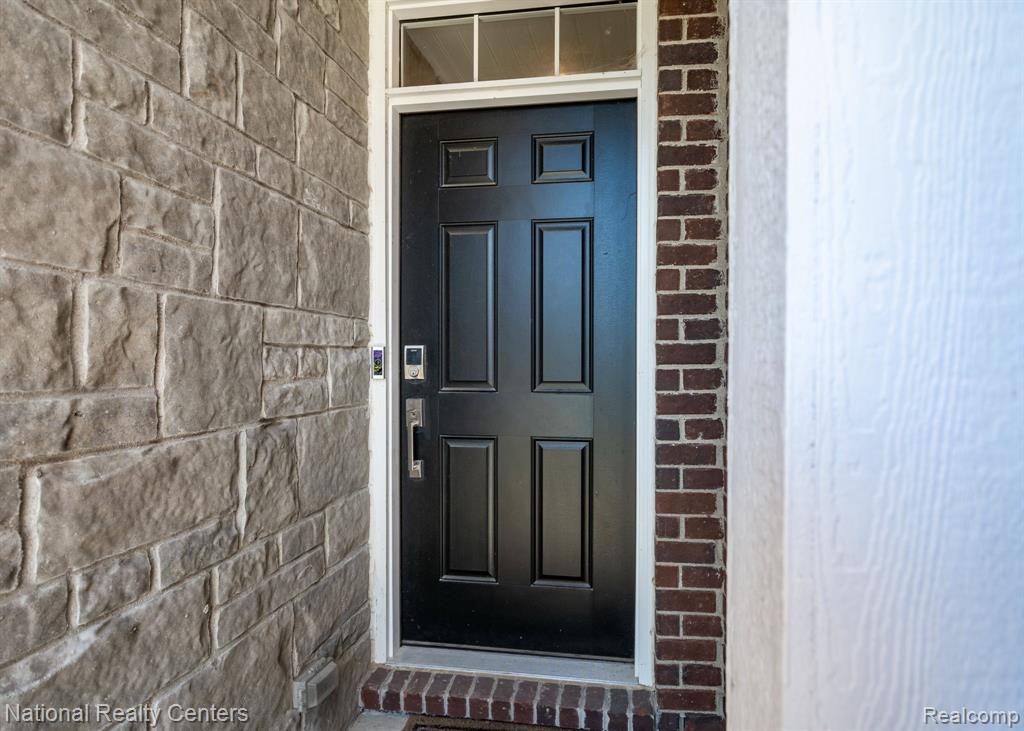 4758 Broomfield Way, Lake Orion, MI — Photo 3