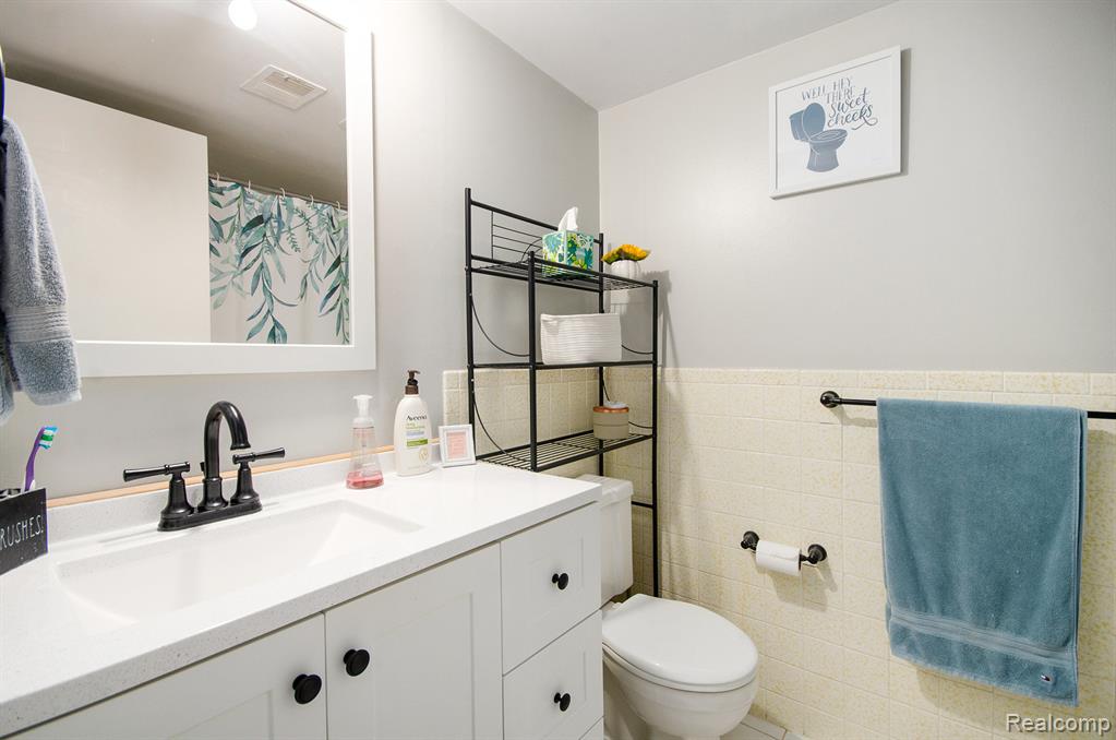 510 Riviera Drive, 157, Saint Clair Shores, MI 48080 — Photo 12