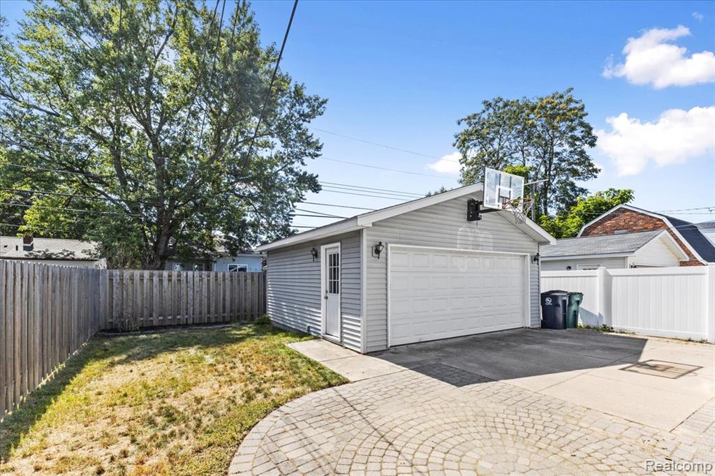 528 Marlin Avenue, Royal Oak, MI 48067 — Photo 29