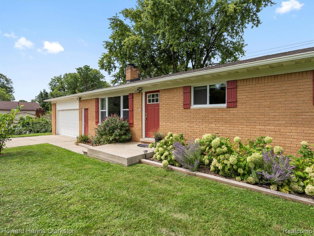 7171 Clintonville Road, Clarkston, MI 48348 — Photo 3