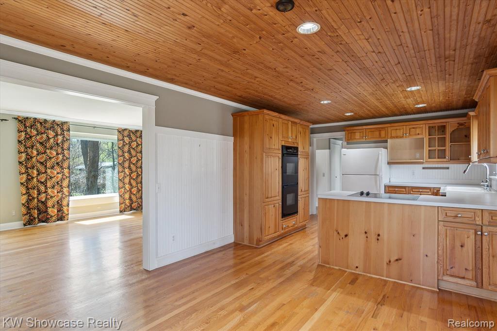 4105 WOODCROFT Street, White Lake, MI 48383 — Photo 9