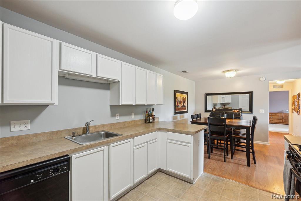 1012 SHIAWASSEE Circle, Howell, MI 48843 — Photo 19