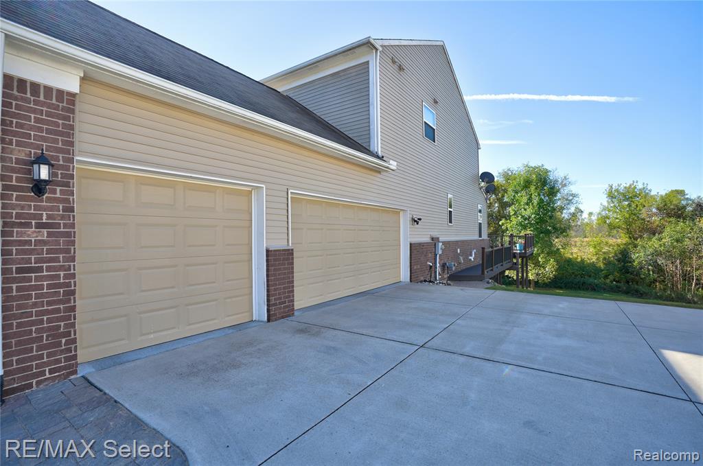 6363 Amber Lane, Grand Blanc, MI 48439 — Photo 8