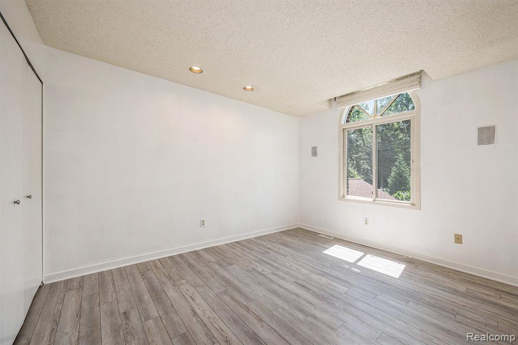 7446 Pepper Creek, West Bloomfield, MI — Photo 13