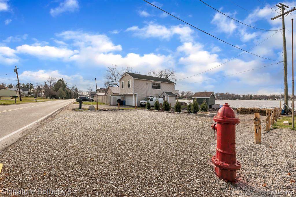 1716 S HUGHES Road, Brighton, MI 48114 — Photo 10