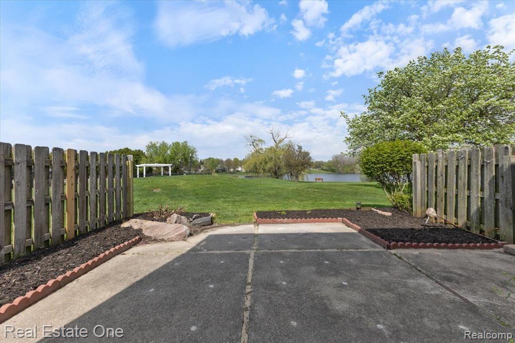 20098 BRYN MAWR, Northville, MI 48167 — Photo 31