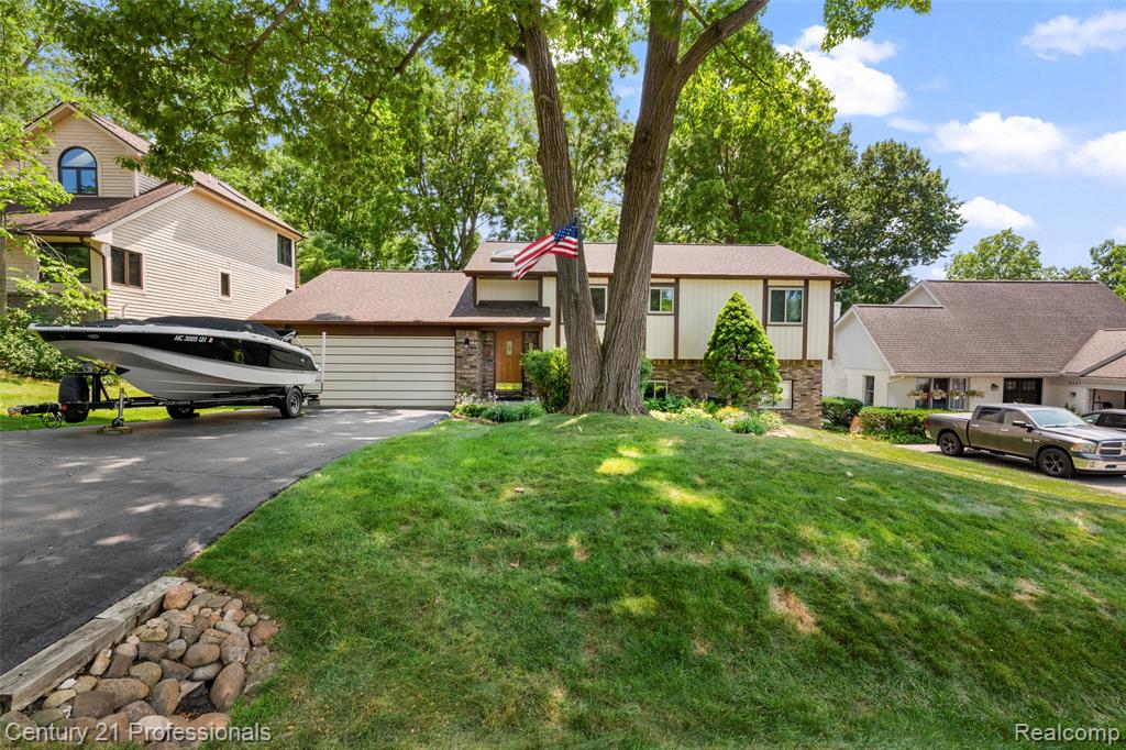 5135 Virgie Lane, West Bloomfield, MI 48324 — Photo 43