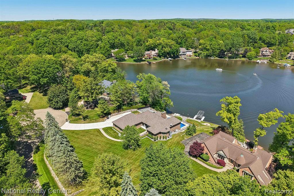 7050 Lake Shannon Court, Fenton, MI 48430 — Photo 72