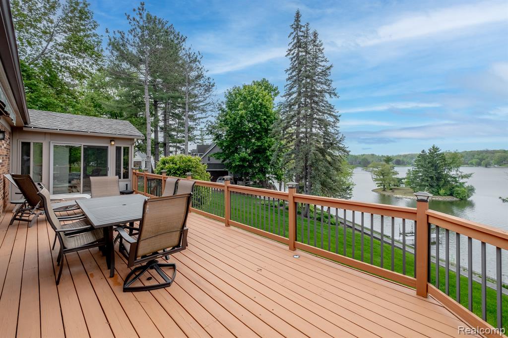 7488 DRIFTWOOD Drive, Fenton, MI 48430 — Photo 32