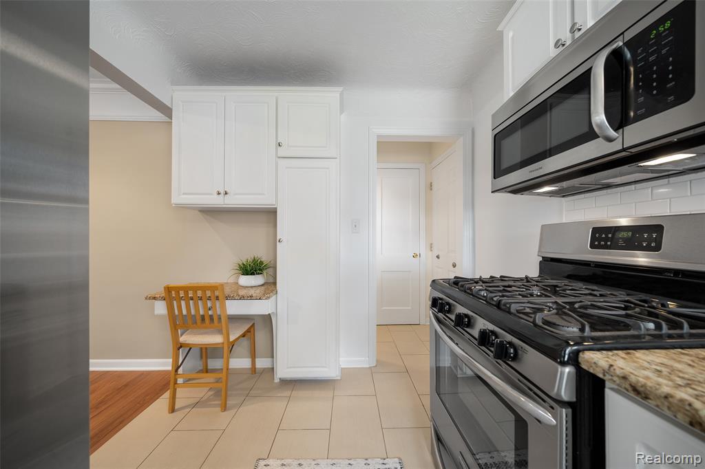 8603 Hibbing Street, Commerce Twp, MI 48382 — Photo 11