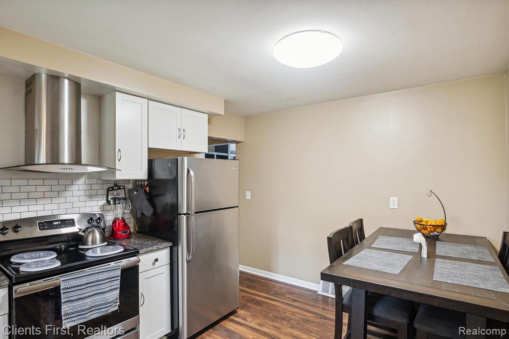 9243 HIX Road, Livonia, MI 48150 — Photo 12
