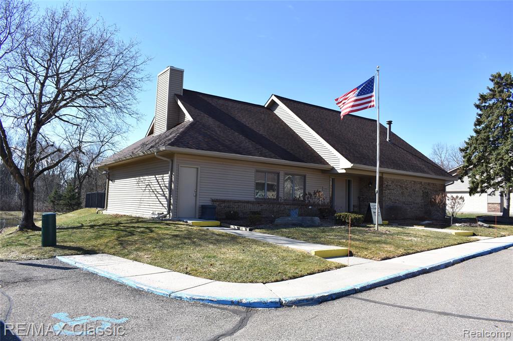 7901 Lawrence, West Bloomfield, MI — Photo 40