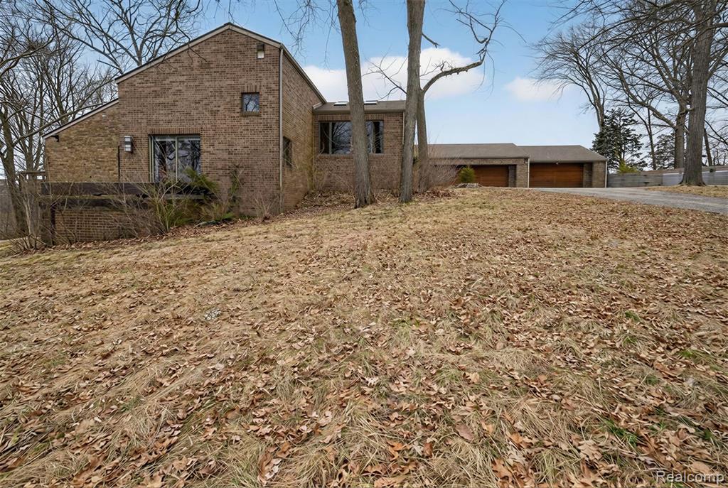 2551 Patterson Lake Road, Pinckney, MI 48169 — Photo 19