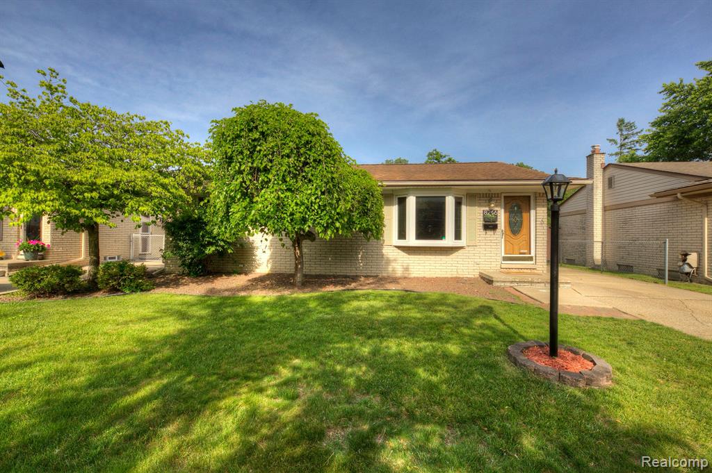 8246 FORREST Drive, Canton, MI 48187 — Photo 2