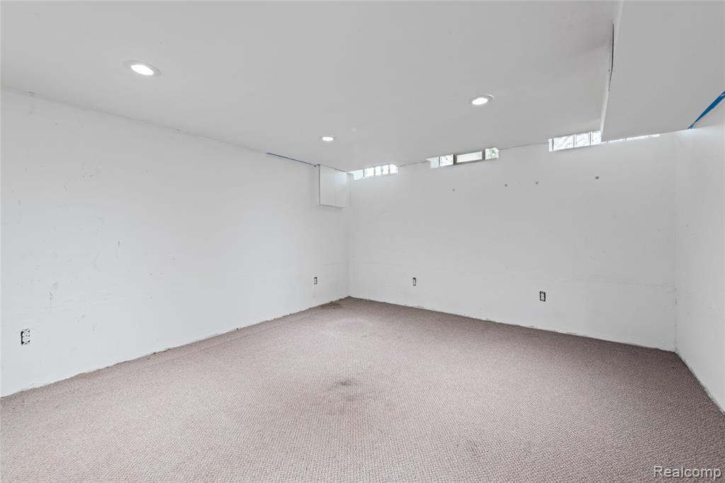 30539 Longfellow Avenue, Madison Heights, MI 48071 — Photo 23