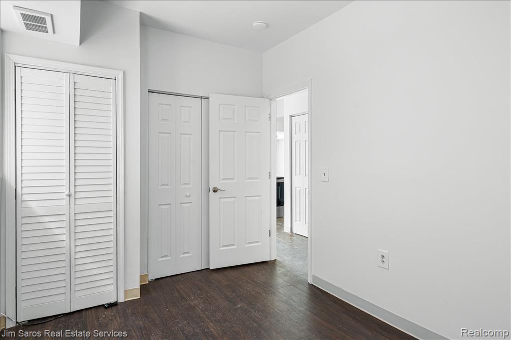 590 Parkview #101 Drive, Detroit, MI 48214 — Photo 14