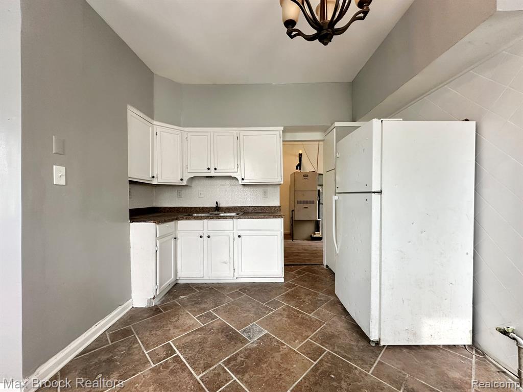 7584 Jackson Avenue, Warren, MI 48091 — Photo 9