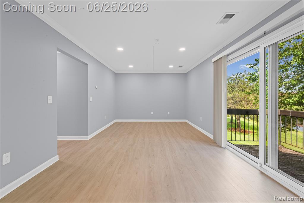 33693 Pondview Circle, Livonia, MI 48152 — Photo 6