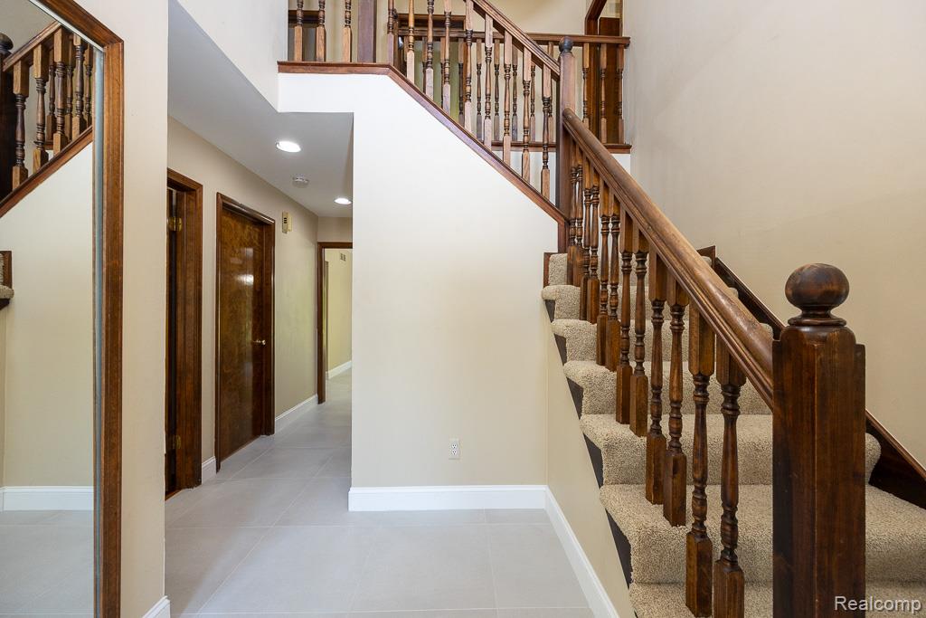 6275 Fairbrook Court, West Bloomfield, MI — Photo 4