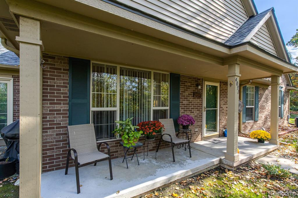 4091 Stonebridge, Holly, MI 48442 — front exterior