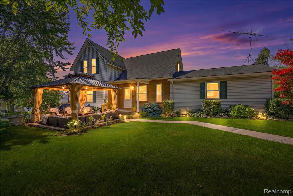 806 S 10th Street, St. Clair, MI 48079 — front exterior
