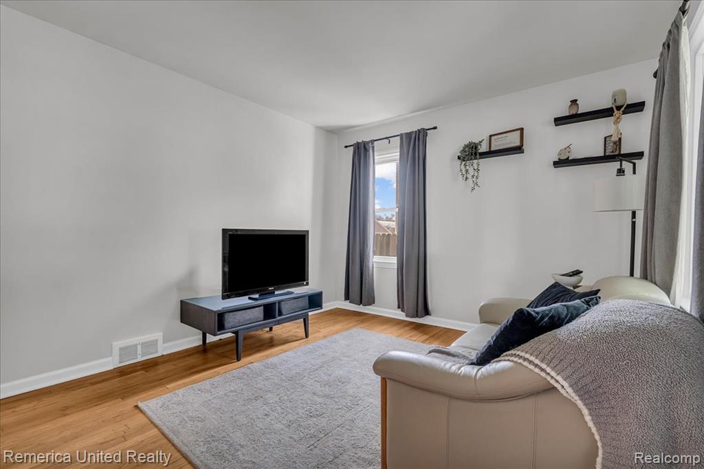 4240 Mandalay Avenue, Royal Oak, MI 48073 — Photo 4