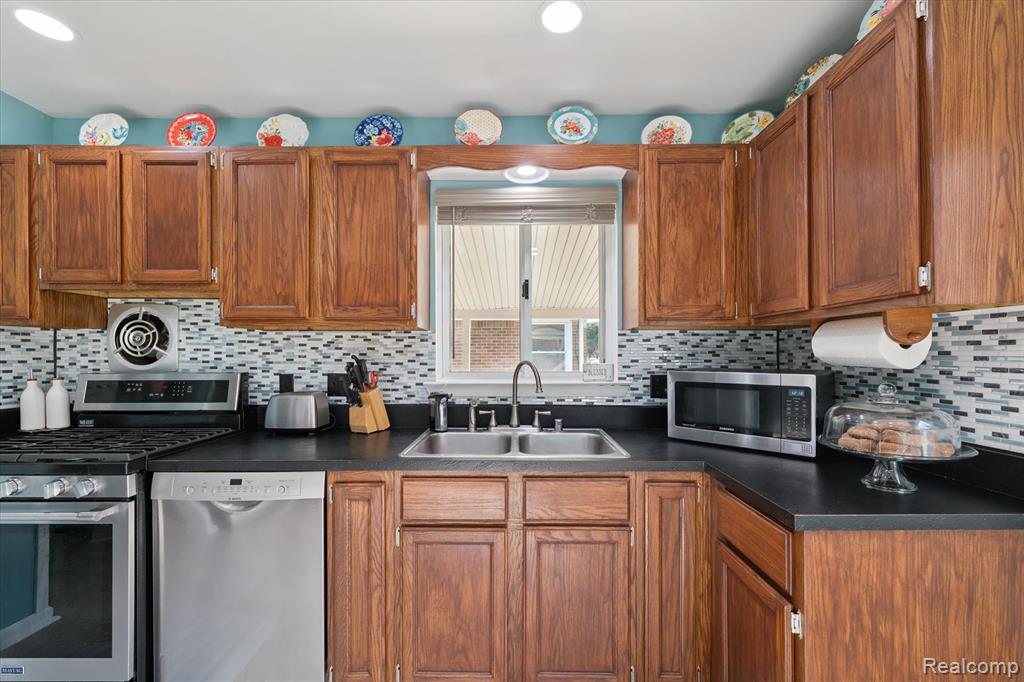 7474 Lathers Street, Westland, MI — Photo 11