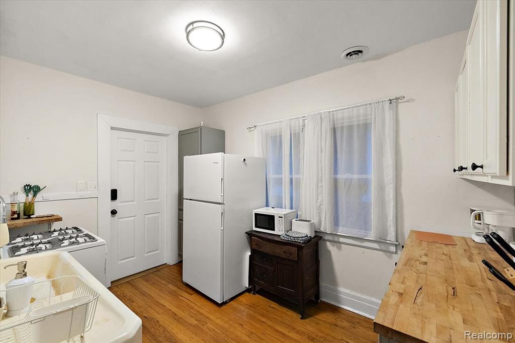 2256 W Philadelphia Street, Detroit, MI 48206 — Photo 17