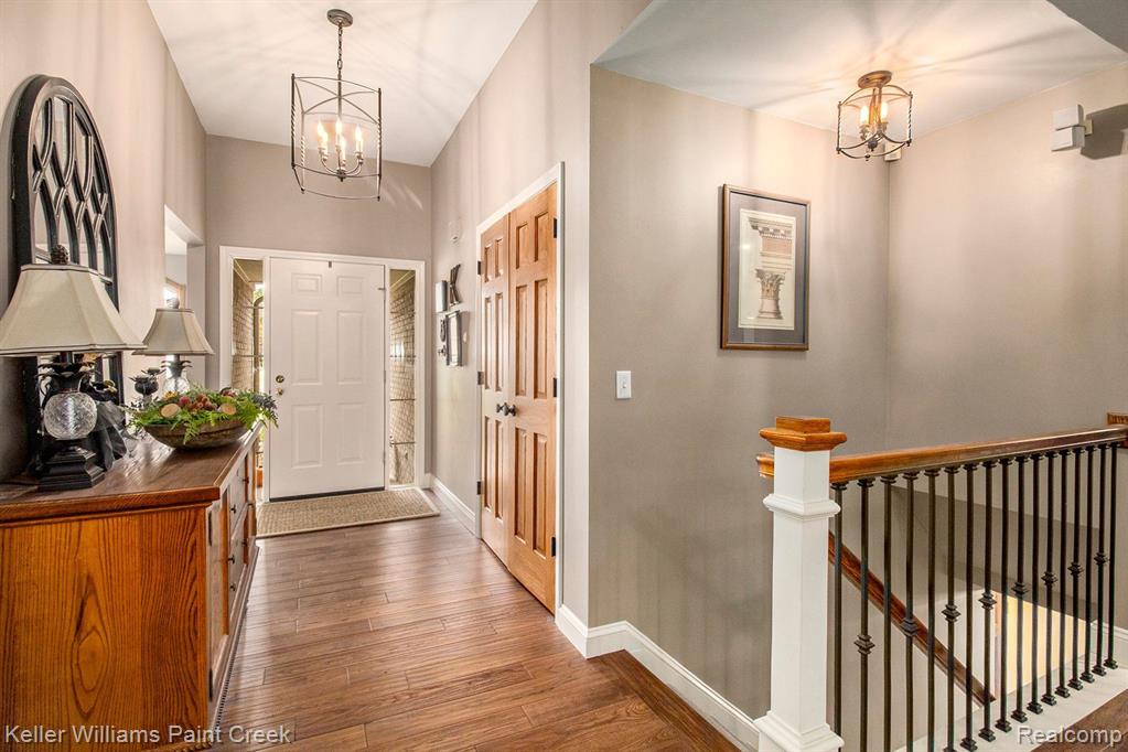 556 ORCHARD RIDGE Drive, Lake Orion, MI 48362 — Photo 3