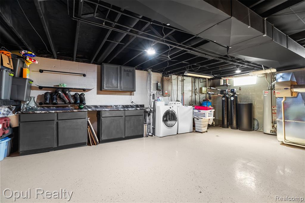 4748 Ravinewood Drive, Commerce Twp, MI 48382 — Photo 32
