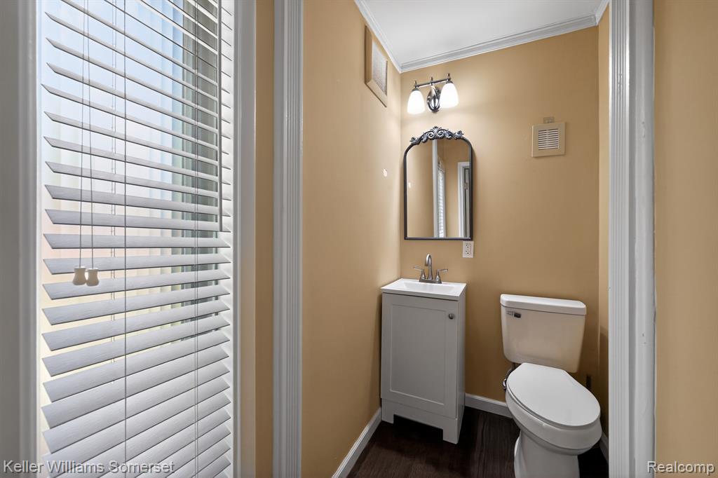 1681 Oxford Road, Grosse Pointe Woods, MI 48236 — Photo 15