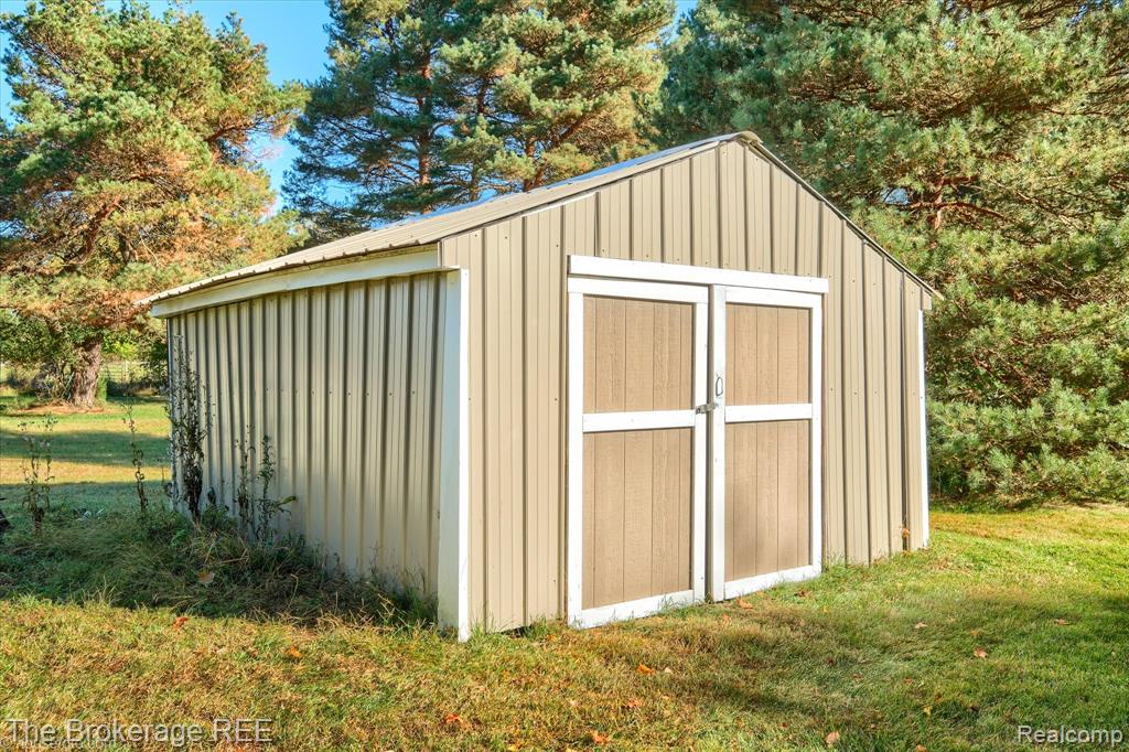5400 N Center Road, Genesee, MI 48506 — Photo 10