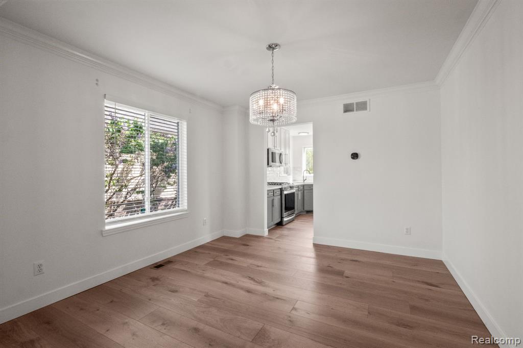 7870 GREENE FARM Drive, Ypsilanti, MI 48197 — Photo 9