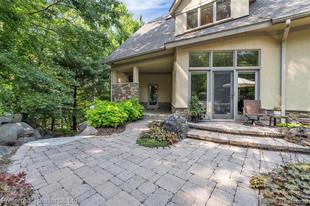 12196 Woodline Drive, Fenton, MI 48430 — Photo 93