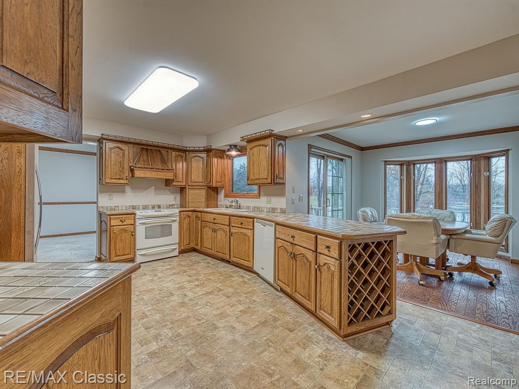 9415 N TERRITORIAL Road, Plymouth, MI 48170 — Photo 11