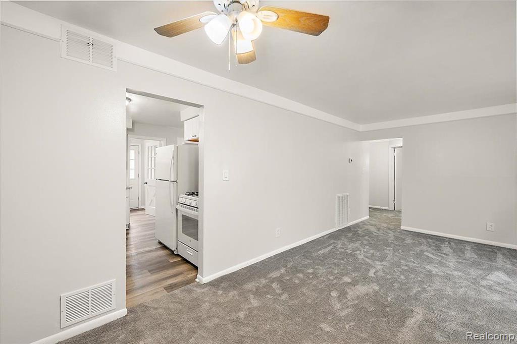 43 FERNBARRY Drive, Waterford, MI 48328 — Photo 15