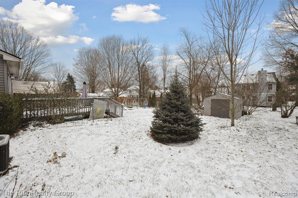 7896 LAKE CREST Drive, Ypsilanti, MI 48197 — Photo 18